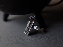 Load image into Gallery viewer, Size 7.5 Morticia ring with Labradorite