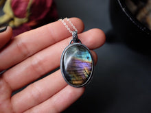 Load image into Gallery viewer, Multicolor Labradorite pendant