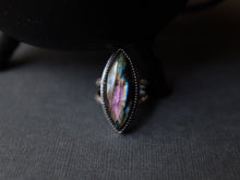 Load image into Gallery viewer, Size 8.5 Purple Labradorite ring