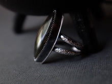 Load image into Gallery viewer, Size 8.5 Purple Labradorite ring