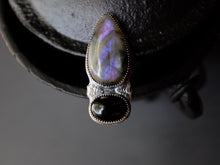 Load image into Gallery viewer, Size 10 Labradorite and Onyx ring