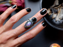 Load image into Gallery viewer, Size 6 Labradorite and Onyx ring