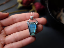 Load image into Gallery viewer, Morticia pendant with Labradorite