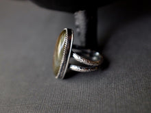 Load image into Gallery viewer, Size 8 Purple Labradorite ring