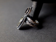 Load image into Gallery viewer, Size 6 Labradorite and Onyx ring