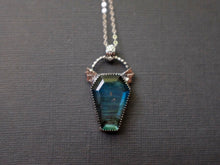 Load image into Gallery viewer, Morticia pendant with Labradorite