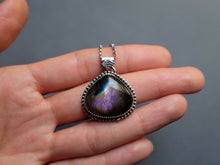 Load image into Gallery viewer, Purple Labradorite pendant - Spiderweb bail