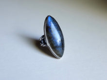 Load image into Gallery viewer, Size 7.5 Labradorite Ring