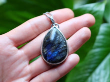 Load image into Gallery viewer, Labradorite Metamorphosis Pendant