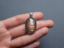 Load image into Gallery viewer, Orange Labradorite pendant