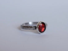 Load image into Gallery viewer, Size 7.5 Garnet ring
