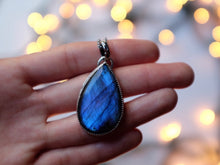 Load image into Gallery viewer, Labradorite Metamorphosis Pendant