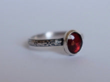 Load image into Gallery viewer, Size 9 Garnet ring