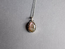 Load image into Gallery viewer, Purple Labradorite pendant