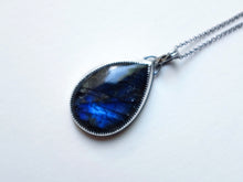 Load image into Gallery viewer, Labradorite Metamorphosis Pendant