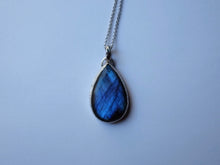 Load image into Gallery viewer, Labradorite Metamorphosis Pendant