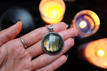 Load image into Gallery viewer, Faceted Labradorite pendant - Spiderweb bail