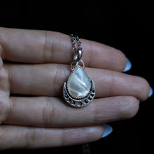 Load image into Gallery viewer, Mother of Pearl Pendant
