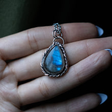 Load image into Gallery viewer, Labradorite pendant
