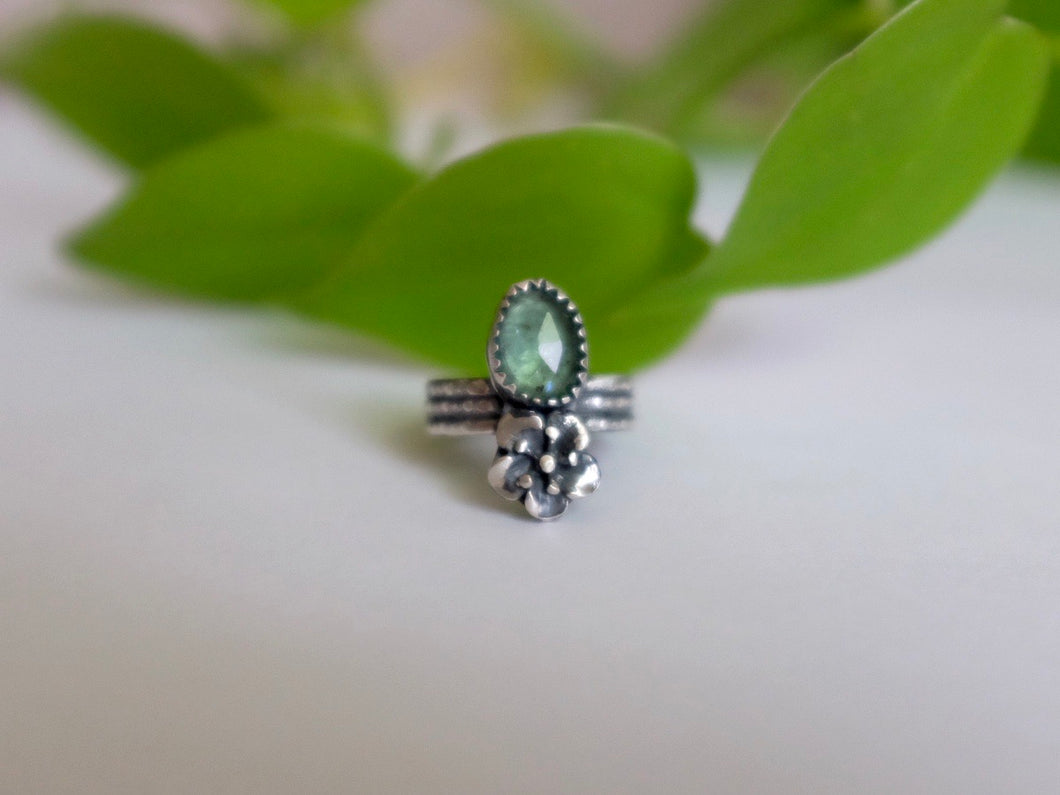 Size 6 Green Tourmaline Blossom Ring