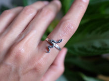 Load image into Gallery viewer, Size 7 Vintage Snake ring
