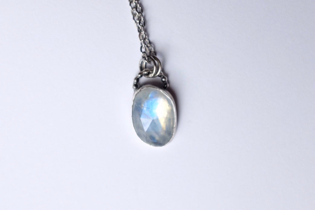 Faceted Moonstone pendant - beaded bail