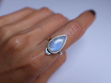 Load image into Gallery viewer, Size 7 Moonstone ring
