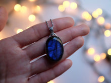 Load image into Gallery viewer, Blue Labradorite pendant
